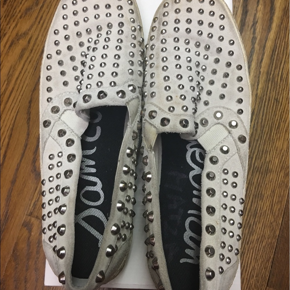 Lowtop silver studded on offwhite leather shoe